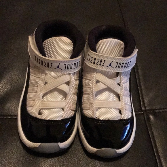Toddler Jordan’s - Picture 4 of 4